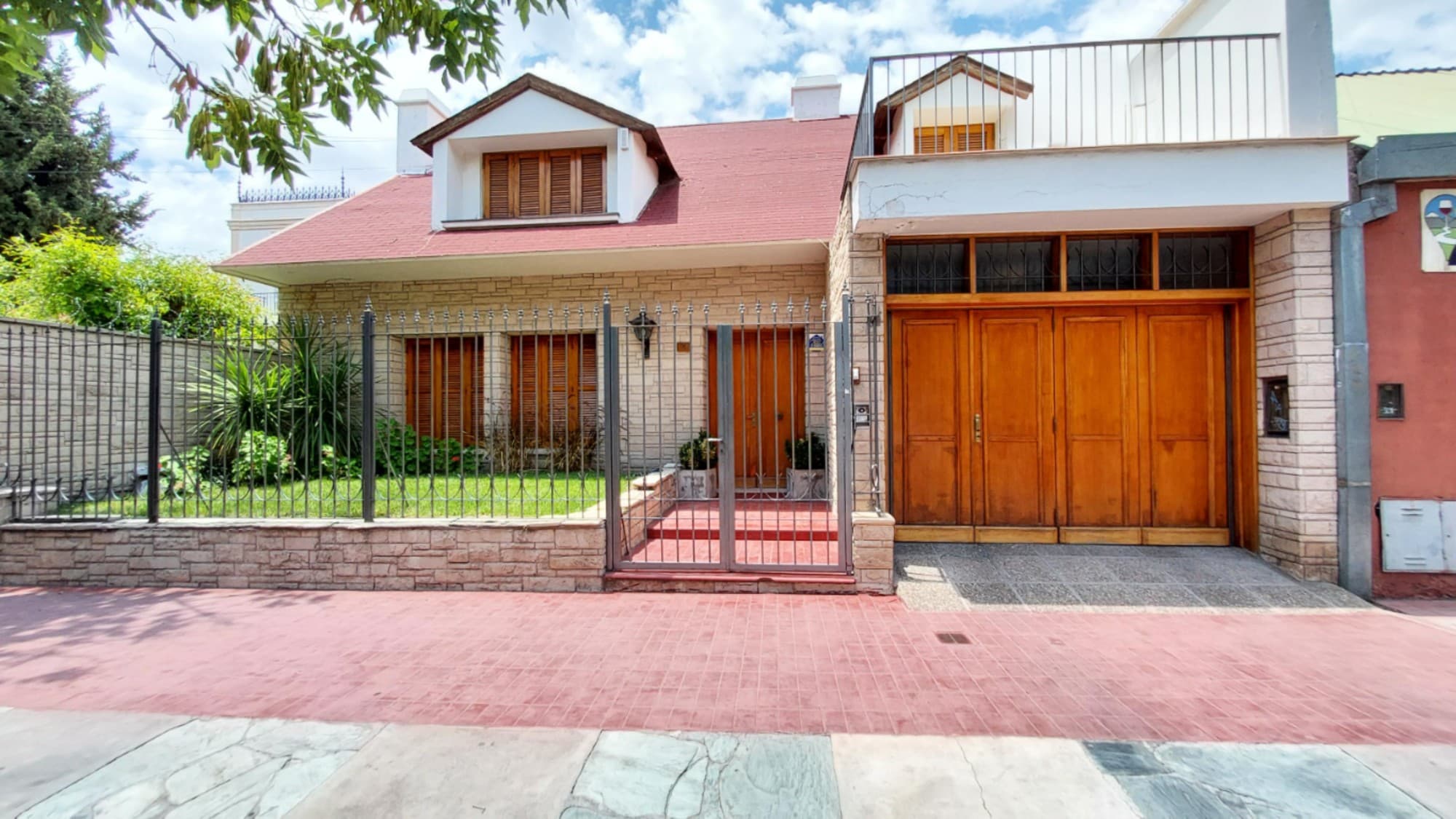 Hermoso Chalet en Maipú - 5 Dormitorios